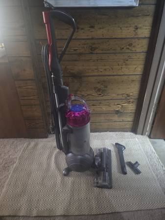 Dyson Ball UP13 Multi Floor sin bolsa, aspiradora vertical funciona bien - $100 (Hayward)63471369208451123