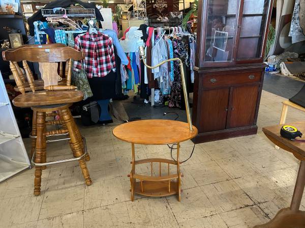 Accent side end table with built in lamp and magazine rack 1