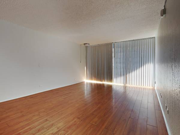 $2,495 1 Bedroom Charm, Sunlit Balcony Views and Short Walks to Hotspots! (tenderloin)64030485337986121