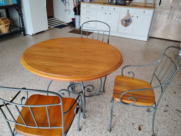 Dining room table and chairs plus leaf 1