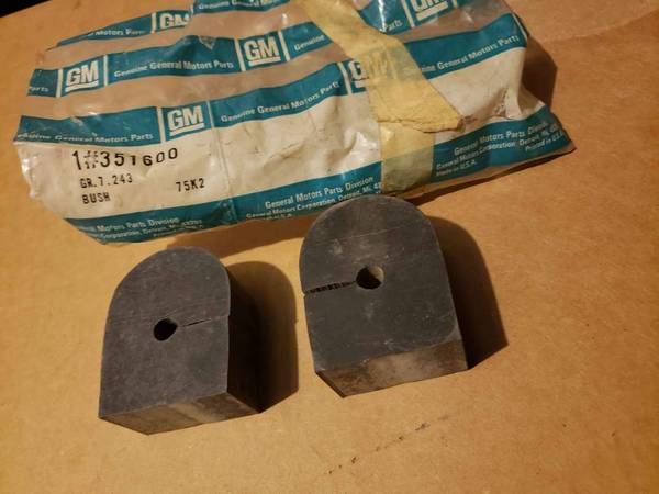 NOS Corvette rear sway bar bushings 1