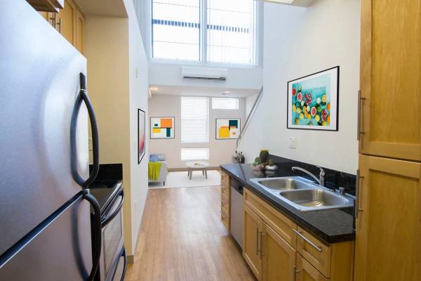 $1,910 / 429ft2 - Laundry Facilities, Control Access Entry, Granite Counters (2001 Olympic Blvd, Santa Monica, CA)63857733672449123