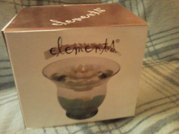 Elements Green Lily Pond Floating Candle 1