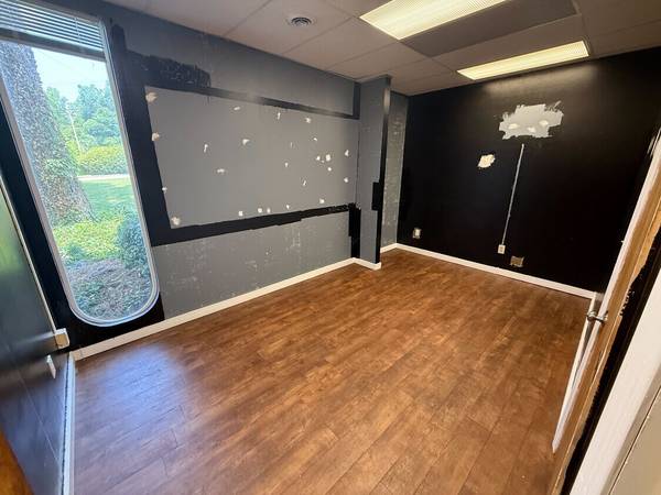 $550 / 160ft2 - 160 sqft single room suite with closet and window for $550 (Athens)63792092863235121