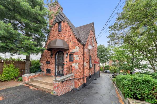 $1,100,000 / 4br - 2323 Powell Avenue, Bronx, New York 10462 (Bronx)63949685386626120