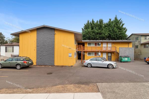 $1,350 / 1br - 650ft2 - `Charming Upstairs Apartment, Fresh Paint, Shared Laundry, Pet Friendl (Portland)63820824540161120