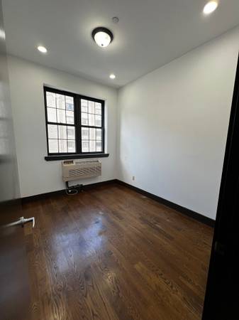 $4,500 / 3br - 1200ft2 - Piso dúplex de 3 habitaciones y 2 baños, todo nuevo con techos altos y ladrillo visto (Astoria)63854194074755124