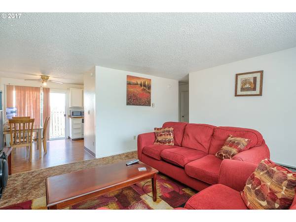 $1,595 / 2br - 800ft2 - Updated Four-Plex in SE Portland with Fenced Yard! rentalsc21.com (Foster-Powell/Portland)63831752900867122