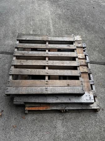 OAK WOOD PALLETS 1