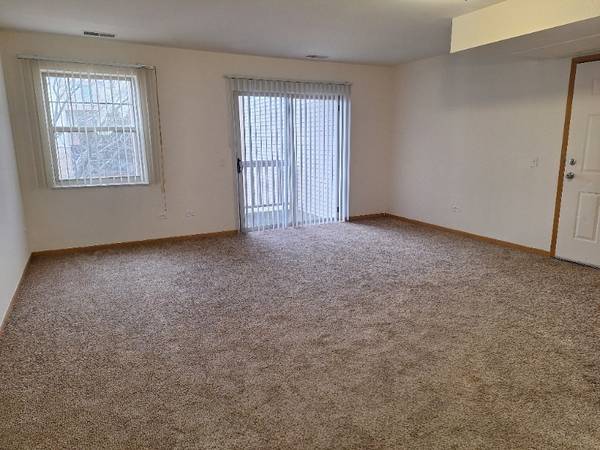 $1,610 / 2br - 905ft2 - 2 Bed 1 Bath – Bright, Clean, & Move-In Ready! (1947 Eagle Ridge Drive, Waukegan, IL)63846717742083123