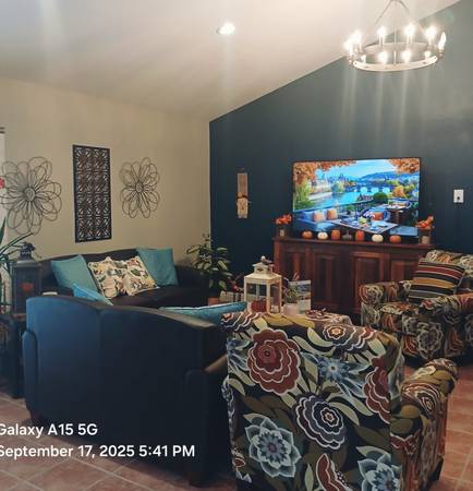 $1,485 / 2br - 811ft2 - Upgraded 2 X 1- Near Everywhere You Want to Be! (Bullard) (Bullard)63798509571075121