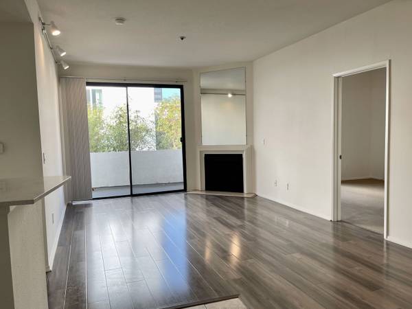 $3,500 / 2br - 2 Bed / 2 Bath Westwood Apt w/ Laminate Flooring, BBQ, Gym, Parking (Westwood 90024)63998152973826120