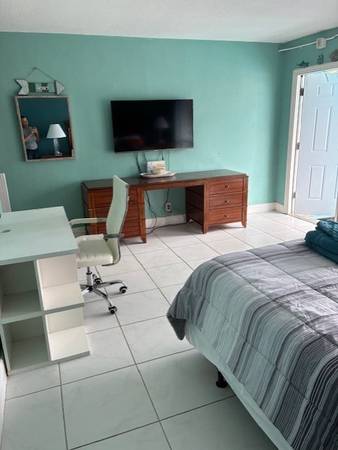 $549 / 1br - 450ft2 - BY THE BEACH! Extended stays welcome $549/WK BEAUTIFUL AND SPACIOUS (Deerfield Beach)64049276231426122