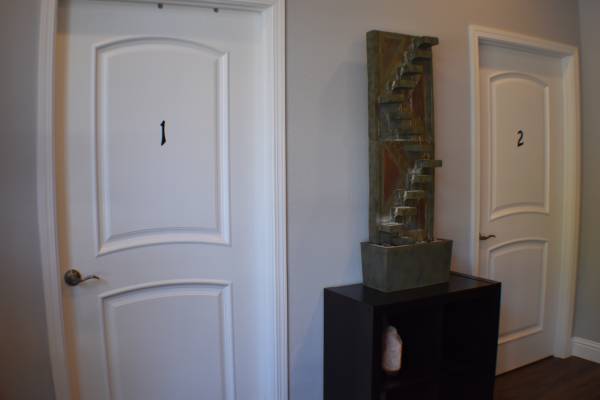 $700 / 1br - 1600ft2 - 840-A2 Lovers Lane (Salon Space) (Vacaville)64043667836931122