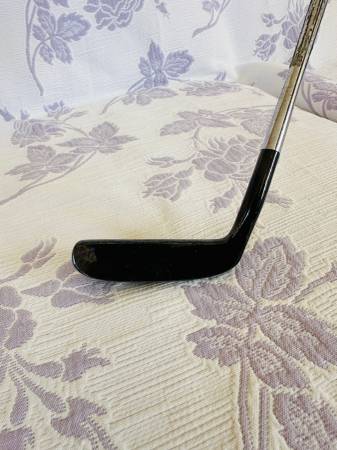 Cleveland Black L Putter 35" - $29 (mill valley)63471478164739123