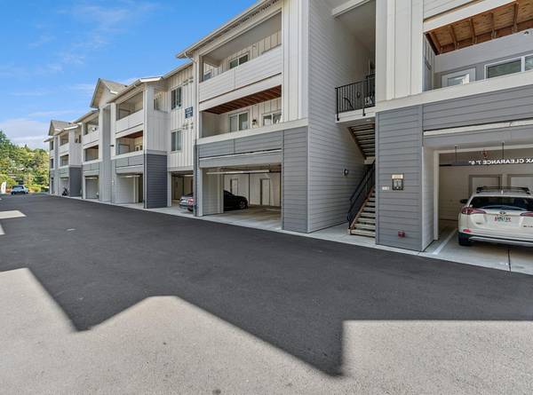 $1,675 / 1br - Large Onsite Dog Park - Minutes to Vinyards, Dining & Breweries (Tigard)64039060817794121