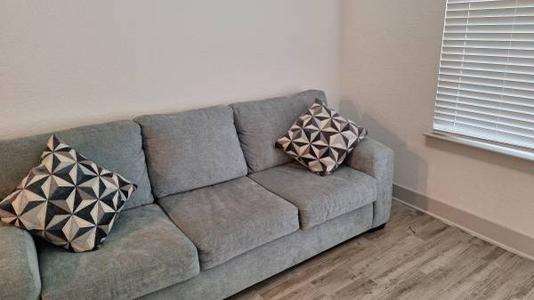 Rooms to Go Sofa Like New 1