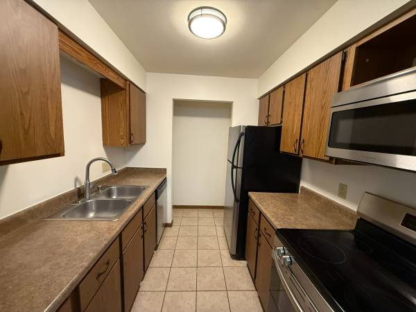 Bright Re-Rental available now! New York Floorplan (7717CB) 1