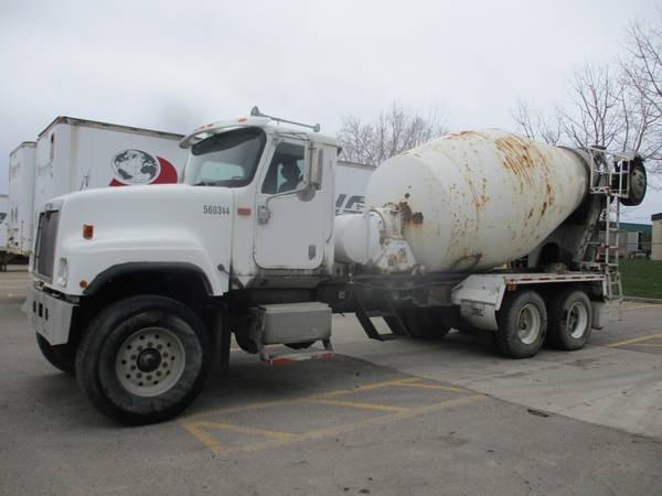 2002 International 5500i concrete mixer truck - $16,00063471356562691121