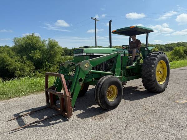 2955 John Deere Tractor with Loader 1