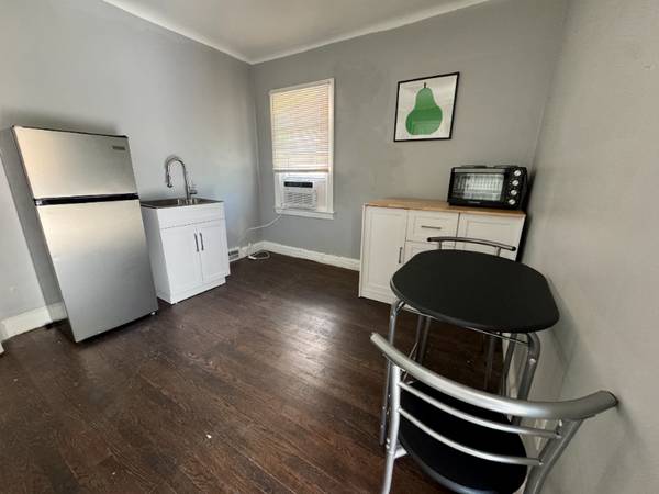 $1450.00 / 2br - 900ft2 - Private 2-Bedroom Apartment | Bathroom | Kitchenette | All Utilities I63926727972226124