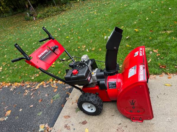 Snowblower Yard Machines by MTD 8 hp 24 inch 1