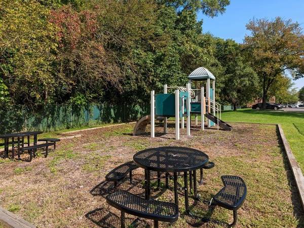 $1,600 / 1br - Forestville MD, 1 bedroom, Gas Range (5815 Marlboro Pike, Forestville, MD)63896157291139123
