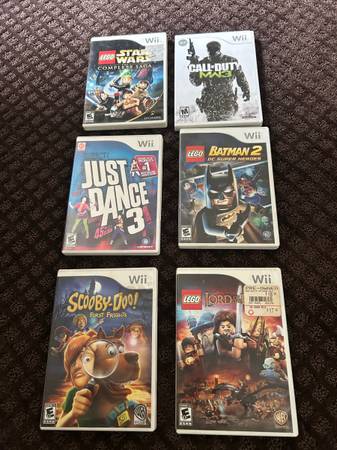 6 WII games, CALL OF DUTY, STAR WARS, JUST DANCE 3, BATMAN2,  SCOOBY D 1