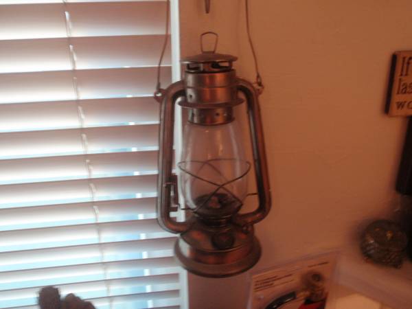2 lámparas de aceite antiguas en venta en Oceanside (dos) - $100 (Oceanside, CA.)63471142037251123