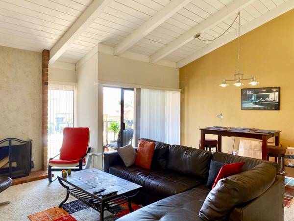 $2,750 / 1br - 1207ft2 - Comfortable Townhome With Community Pool-Spa-Tennis in La Costa (1905 Alba Rd #B, La Costa)63775500541955121