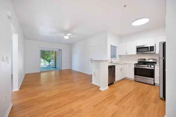 $2,805 / 2br - 948ft2 - Renovated Homes, Spa/Hot Tub, Courtyard (Otay Ranch)63663802622339124