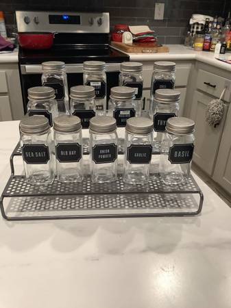 (13) SPICE JARS & METAL TIER STAND 1