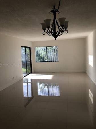 $3,000 / 3br - 1228ft2 - 3 bed 2 bath Condo (Weston)64051002640899121