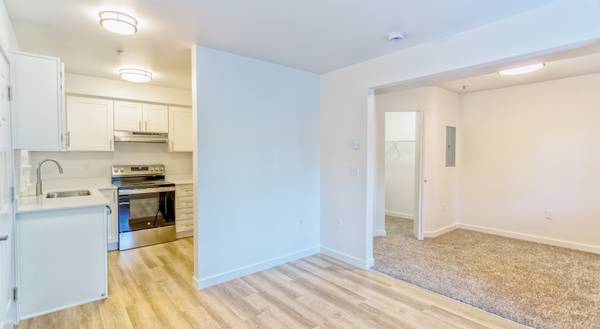 2/bd 2/ba, Parcel Reception, Ample Closet Space 1