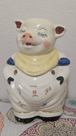 Vintage 1940s Shawnee Pottery "Smiley" Pig Cookie Jar – Gold Trim 1