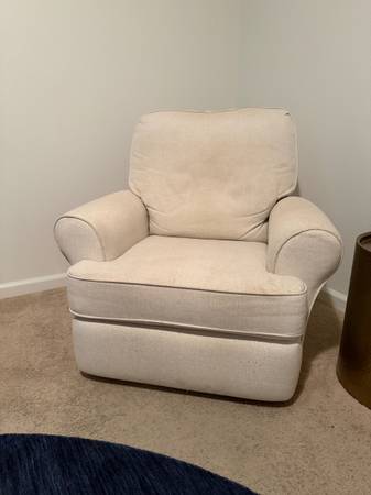 Beige recliner 1
