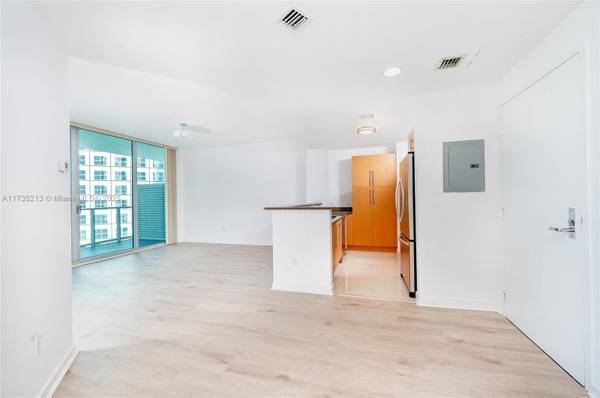 $3,000 / 1br - 733ft2 - Elegant 1bd Condo in MET 1, Downtown Miami (Downtown Miami)64001845894787123