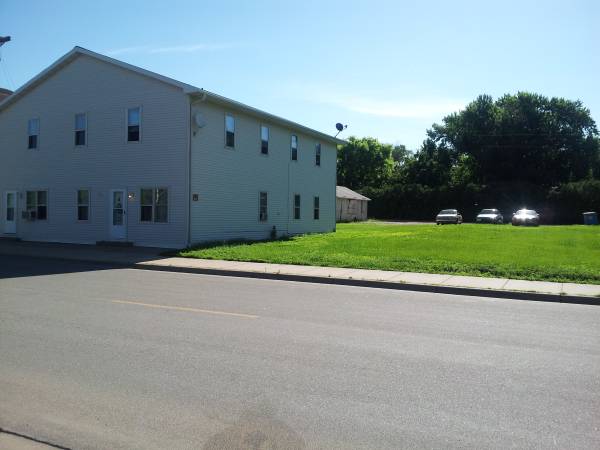 3 Bedroom apt. in 4 plex Isanti 1