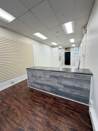 Prime Downtown Commercial Space Available Now – Winter Special! 1