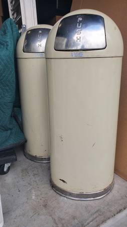 United Dome Top Trash Cans With Galvanized Liners $30 Each 1