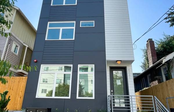 1 Bedroom Sublease in U-District for June-August $977/month 1