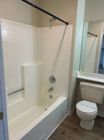 $1,700 / 2br - Beautiful Spacious 2 bedroom 2 bath (La Mesa)63865929812355122