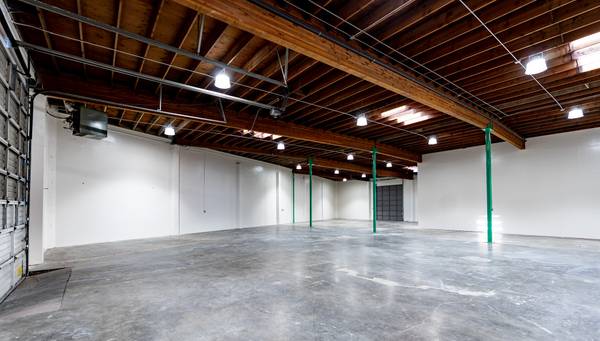 $6,385 / 7662ft2 - Excellent Warehouse with Dock In SE Portland (Portland)63895125201154120