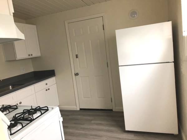 $2,100 / 2br - 585ft2 - Renovated 2 bed/1 bath with patio and on site laundry (San Diego)63663871194755121