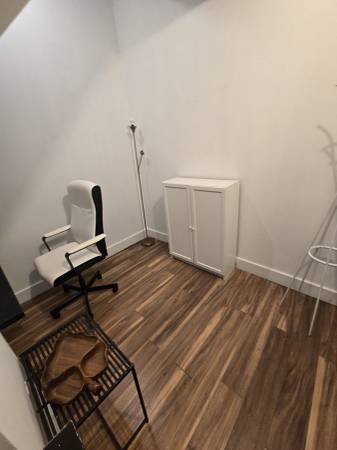 $550 ¡NUEVO PRECIO! Oficina/Espacio de Arte cerca del Slop Sink (252J #203) (Greenpoint)63854289744897123