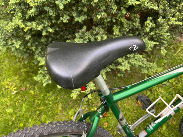 18 pulgadas Trek 800 Sport de 21 velocidades - $180 (Ridgefield, Connecticut)63470439210627124