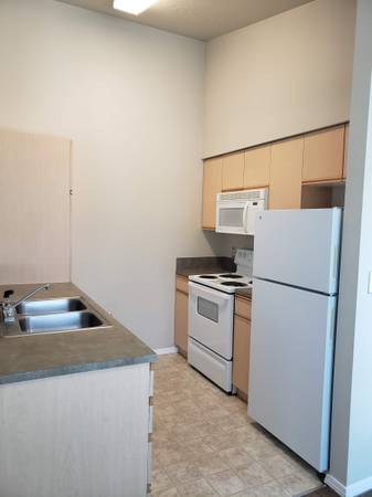 $1,325 / 2br - 988ft2 - 188 N Avenger Lane #201- Lots of Natural Light! 188/D (Boise)63981526605315123