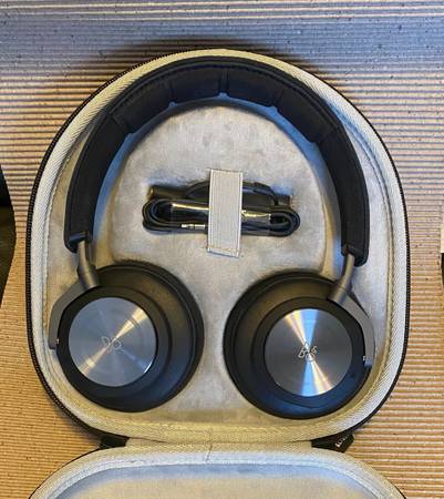 Bang and Olufsen Touch Control NC Studio H9 Headphones 1