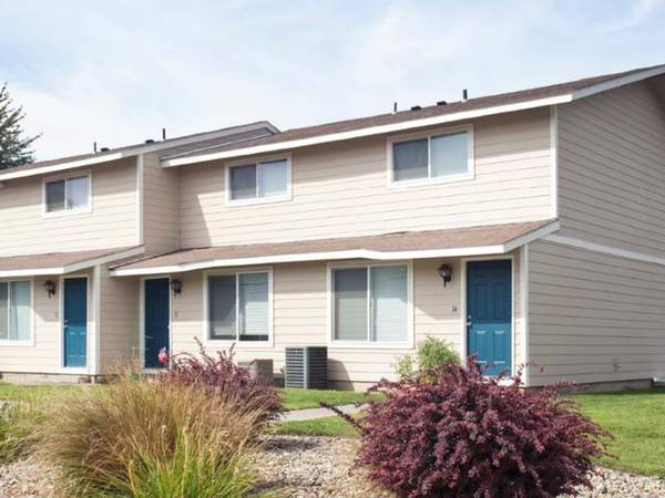 $1,317 / 2br - 850ft2 - Range/Oven, Dishwasher, Sparking Pool, Additional Storage63673501217283122