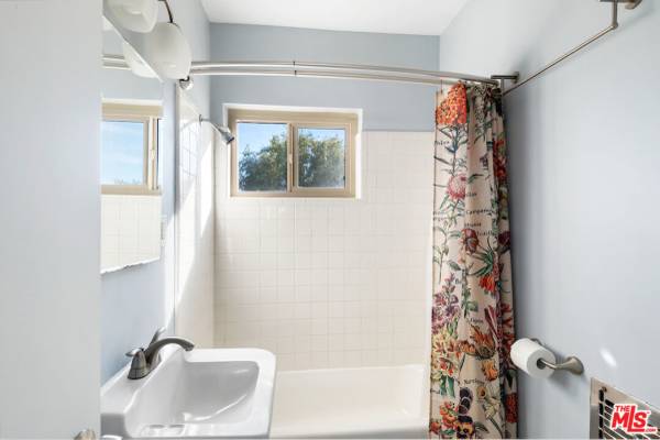 $1,200 / 1br - 450ft2 - One bedroom One bathroom condo (Los Angeles)63701074318723121